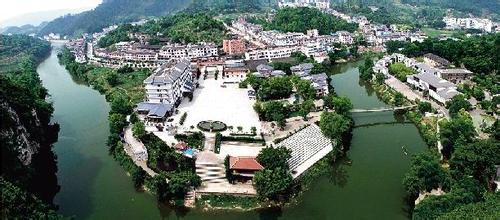 加快培育特色小鎮(zhèn)，著力搭建發(fā)展平臺(tái)
